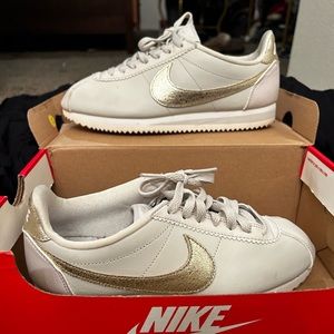 EUC Nike Women’s Cortez